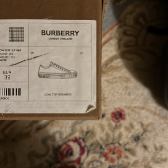 Burberry Tennis Shoe. NEW - Picture 7 of 7